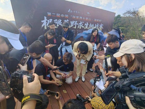 体育游戏app平台跟着皆心昆玉拿获一头20斤重的二代野猪-开云「中国」kaiyun网页版登录入口